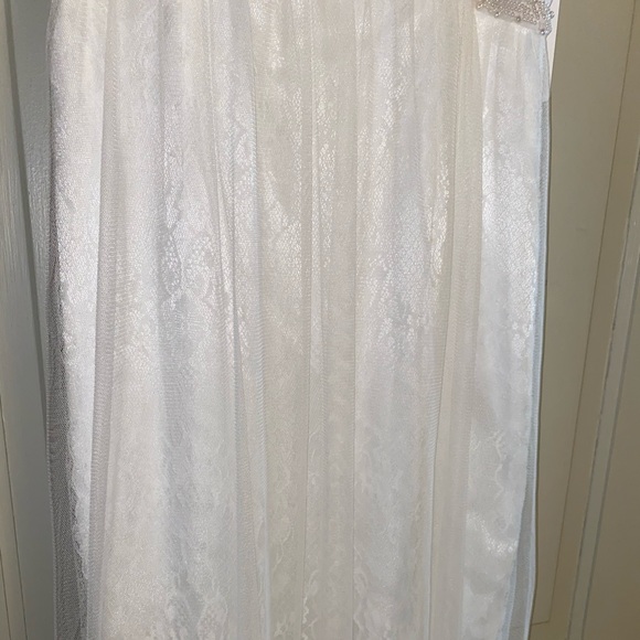 David’s Bridal Wedding Dress - Picture 3 of 6